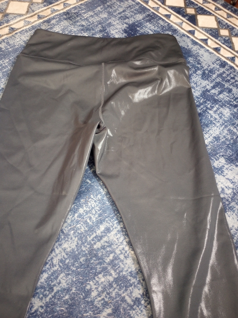 Shiny Gray Leggings — Stretch Active Bottoms